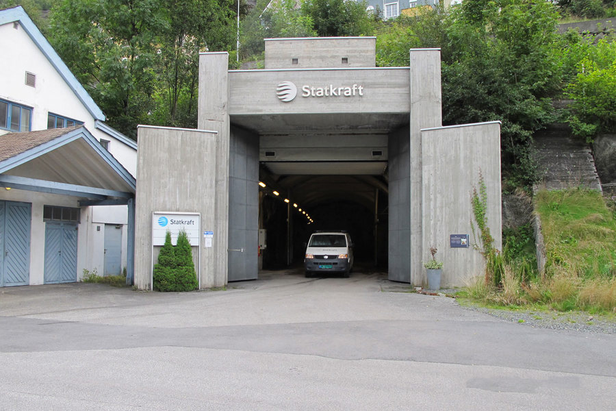 Van in entrance of entry portal at Oksla power plant. 